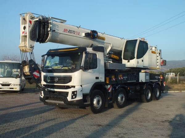 Mobile crane rental for loading operations
